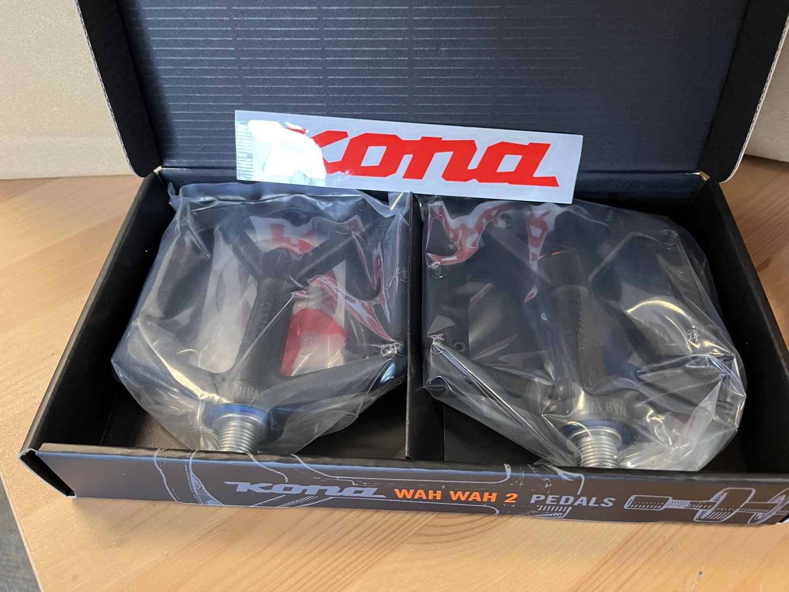 Kona Wah Wah Composite small and large pedal package. Pair of each in black