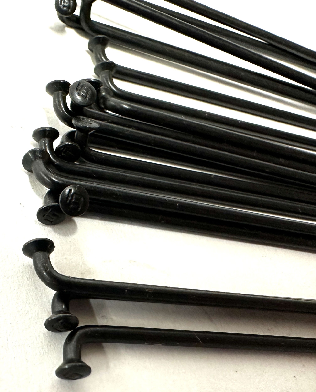 DT SWISS Champion Round Black Spokes Black J-bend 2.0 mm 285mm 20/Count