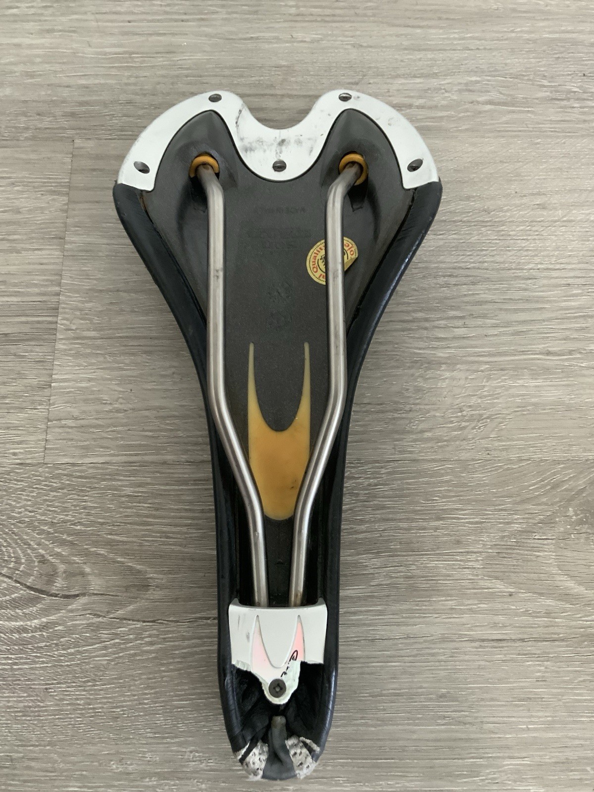 SELLE SAN MARCO ERA SADDLE TITANIUM STAYS 258 GRAMS 130 MM X 278 MM