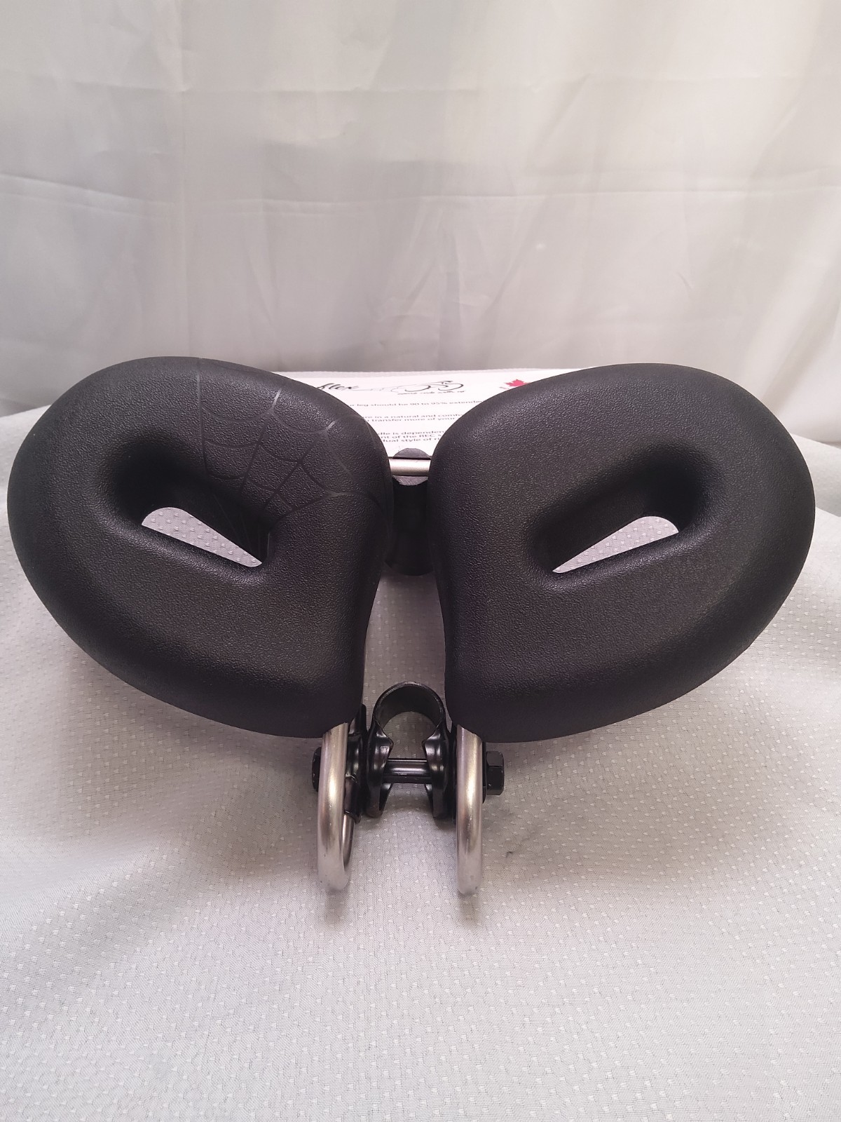 Bicycle Seat, Pain-free riding! Mfg by Spyderflex. Noseless, Hornless Style)