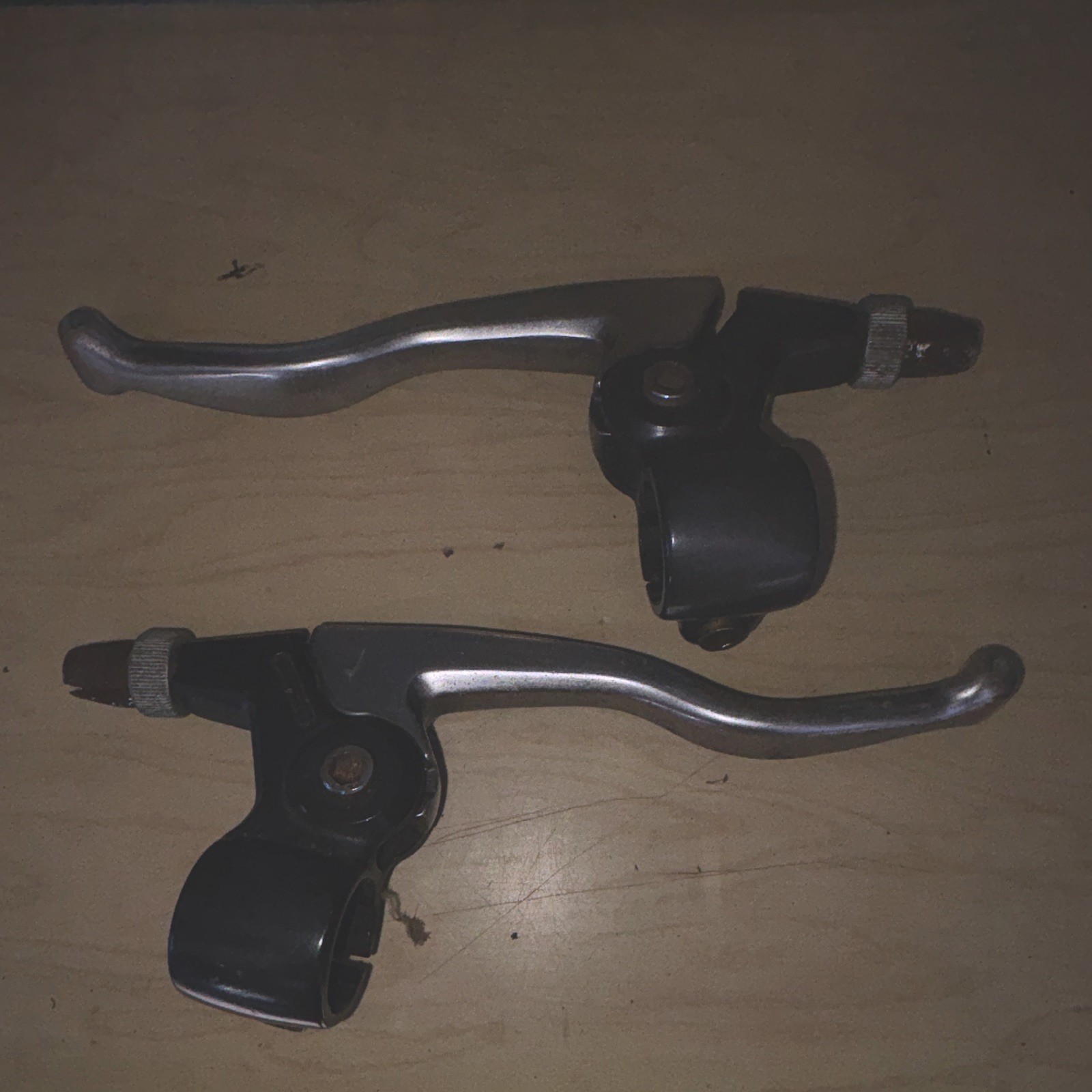 Shimano Flat Bar 4-Finger Mountain Bike Brake Levers Pair 22.2 Clamp Blk/Silver