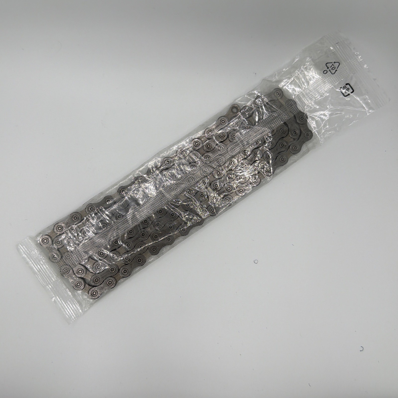 Shimano CN-HG601-11 11-Speed 126L Road MTB Ebike Bike Chain Grey with Quick-Link
