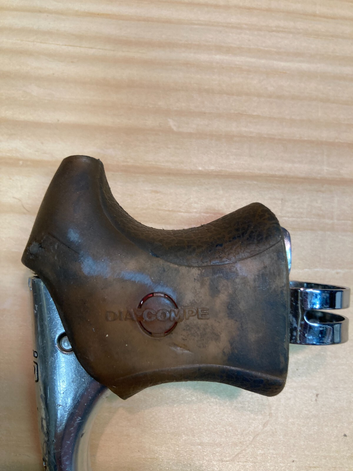 Vintage Shimano 600 Arabesque Brake Lever Set wiith Non-aero Dia Compe Hoods