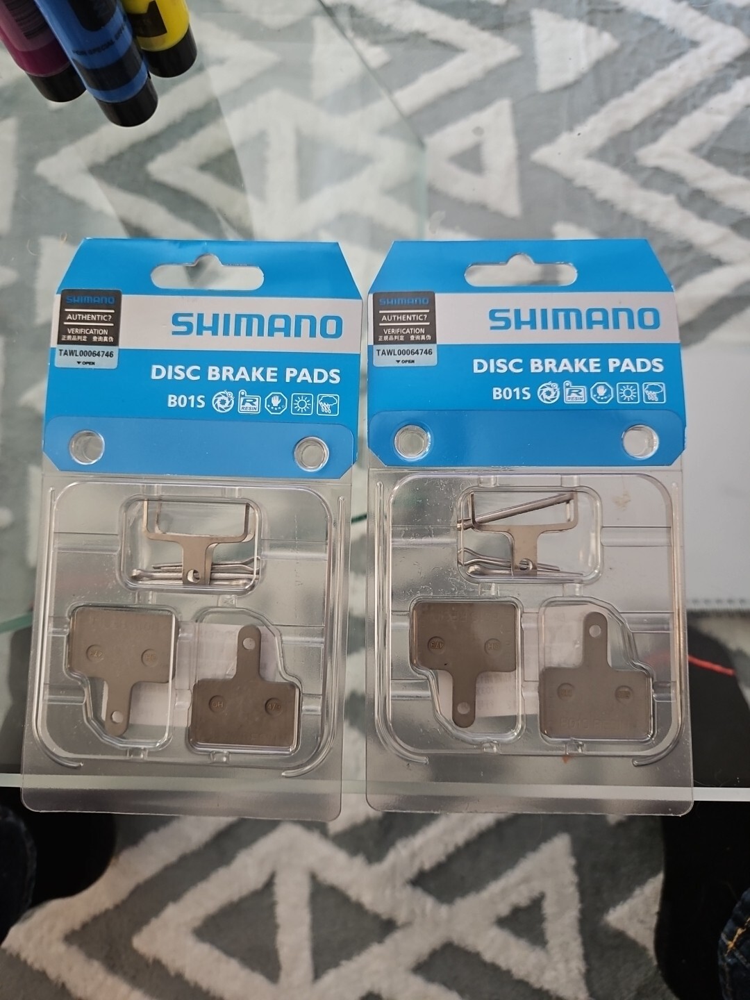 Shimano B01S Resin Bike Brake Pads / OEM MADE IN MALAYSIA / BR-T615 PAD / 2 Pack