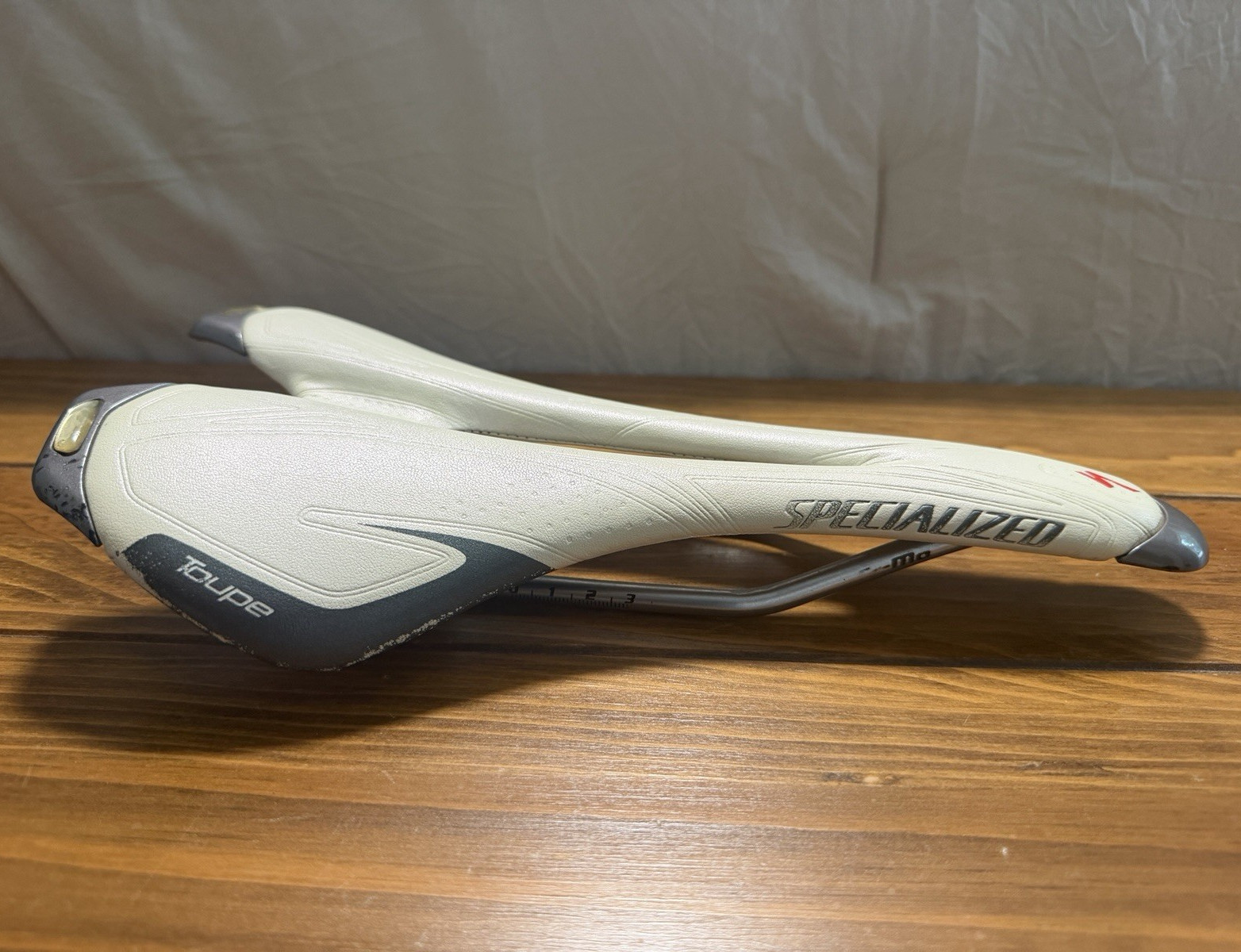 Specialized Toupe Cutaway Road Bike Saddle/Seat White/Gray 143 mm