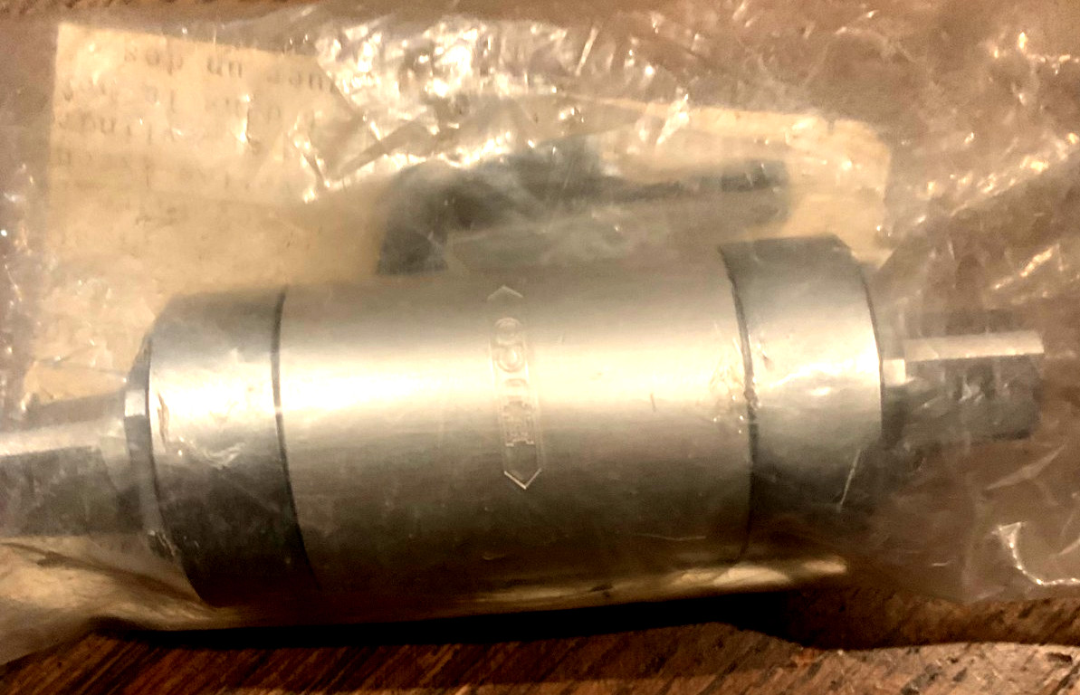 NOS EDCO COMPETITION 65530 35×68/70 Bottom Bracket Cartridge w Eccentric Cups