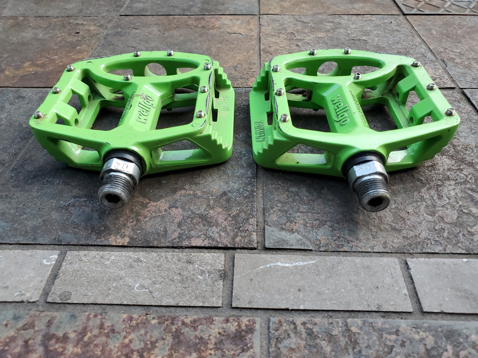 Wellgo MG-1 Magnesium Platform Pedals green 9/16″