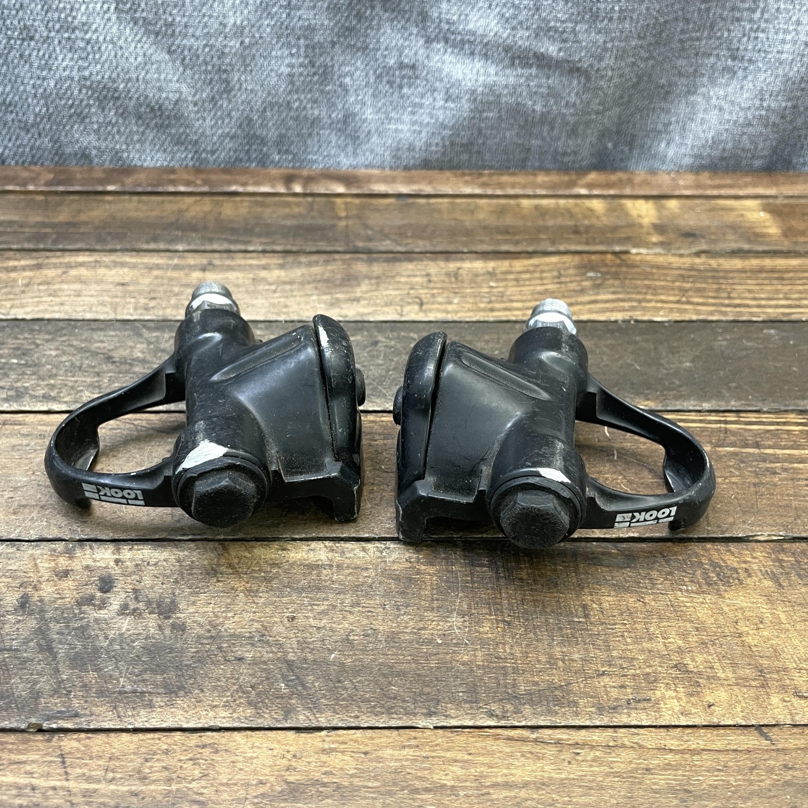 Vintage Look Clipless Road Bike Pedals 9/16 Black Pair 470g Composite Used