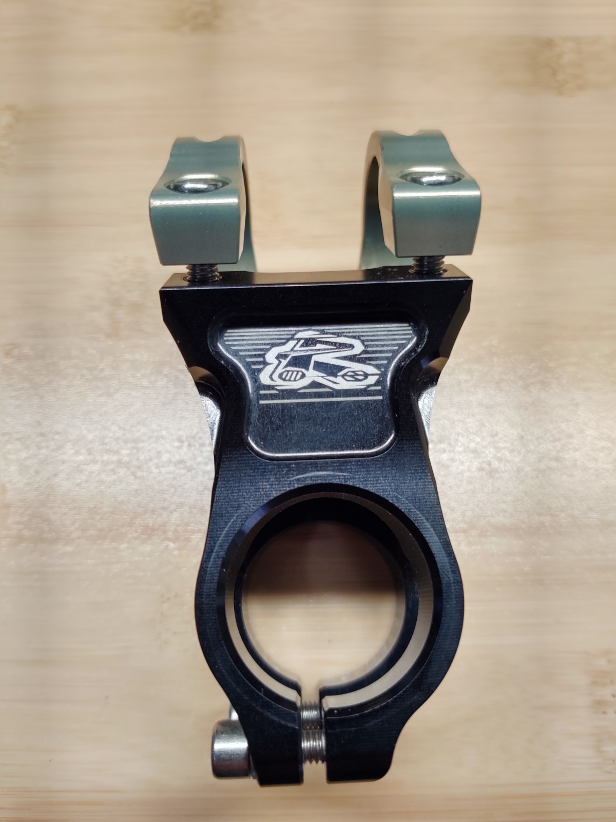 Renthal Apex Stem – 60mm, 31.8 Clamp, +/-6, 1 1/8″, Aluminum, Black/Gold