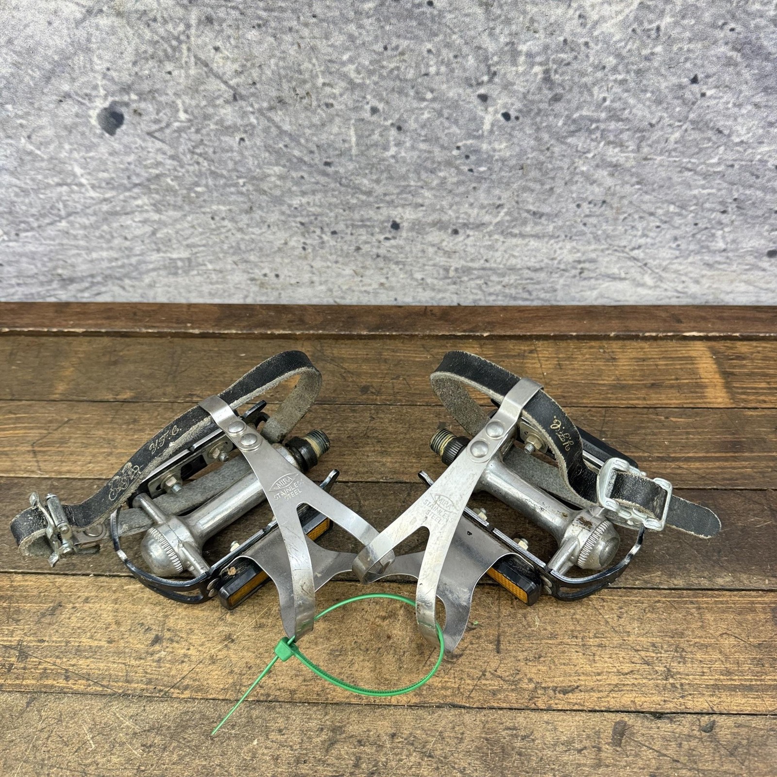 Vintage MKS Quill Bike Pedals 9/16 Black Fuji MIRA Toe Clips YFC Straps 80s