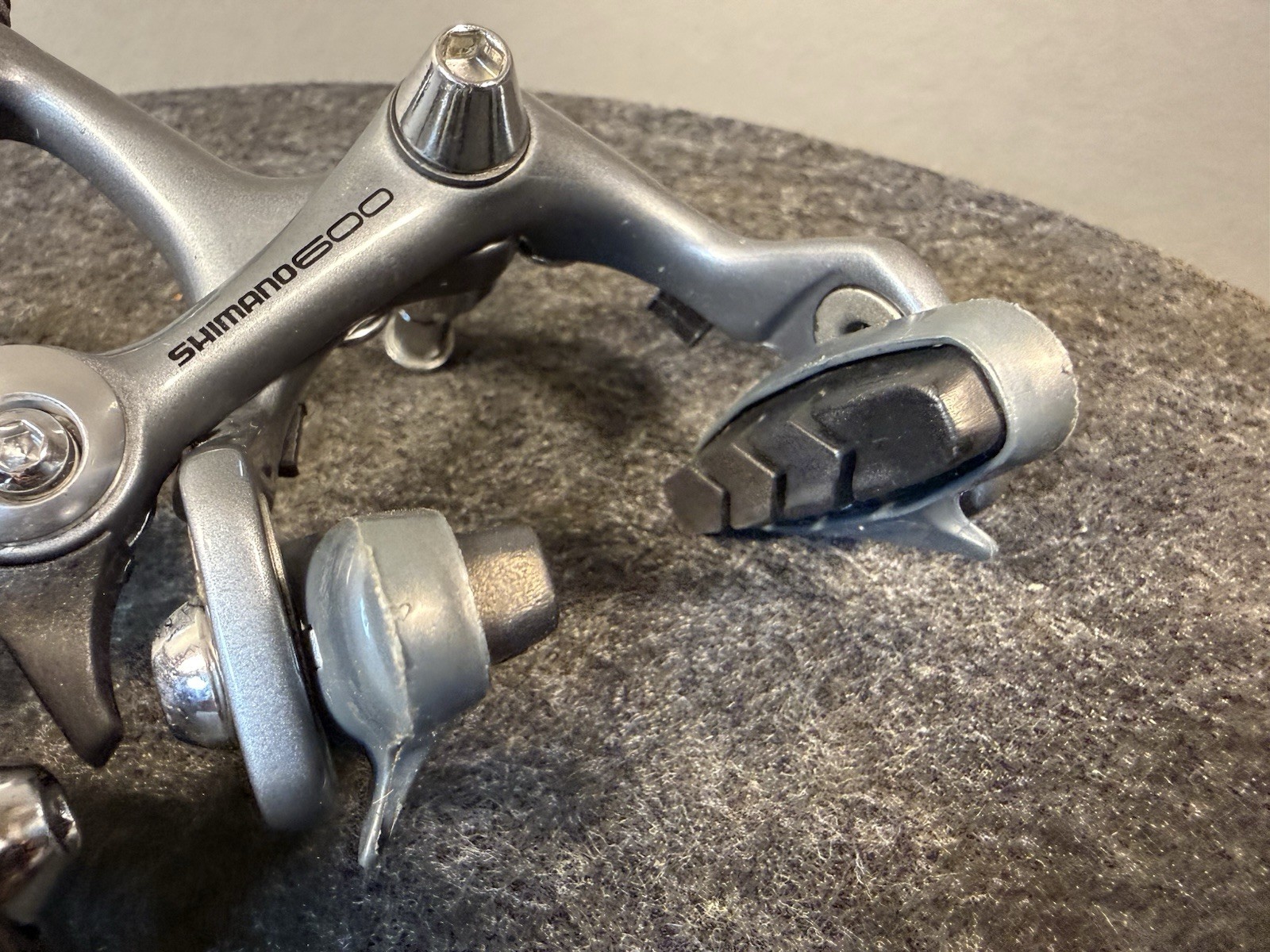 New-Old-Stock Shimano 600/Ultegra Brake Caliper Set…BR-6400.