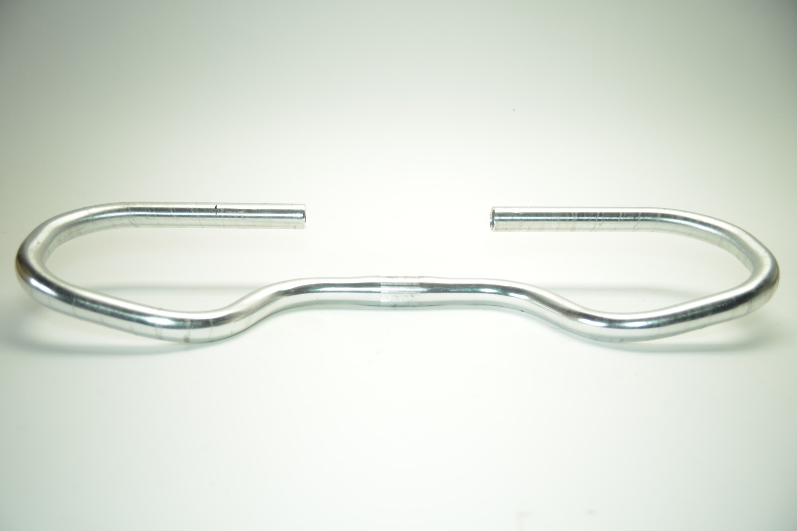 CRISSCROSS DROP-IN HYBRID TREKKING BAR HANDLEBAR 570 MM ALLOY 25.4 MM CLAMP