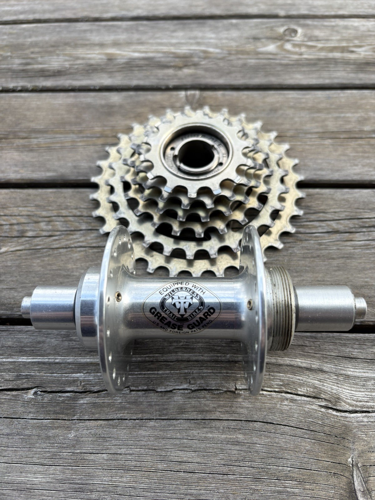 WTB Wilderness Trail Bikes Classic Grease Guard Rearhub + Dura Ace Freewheel