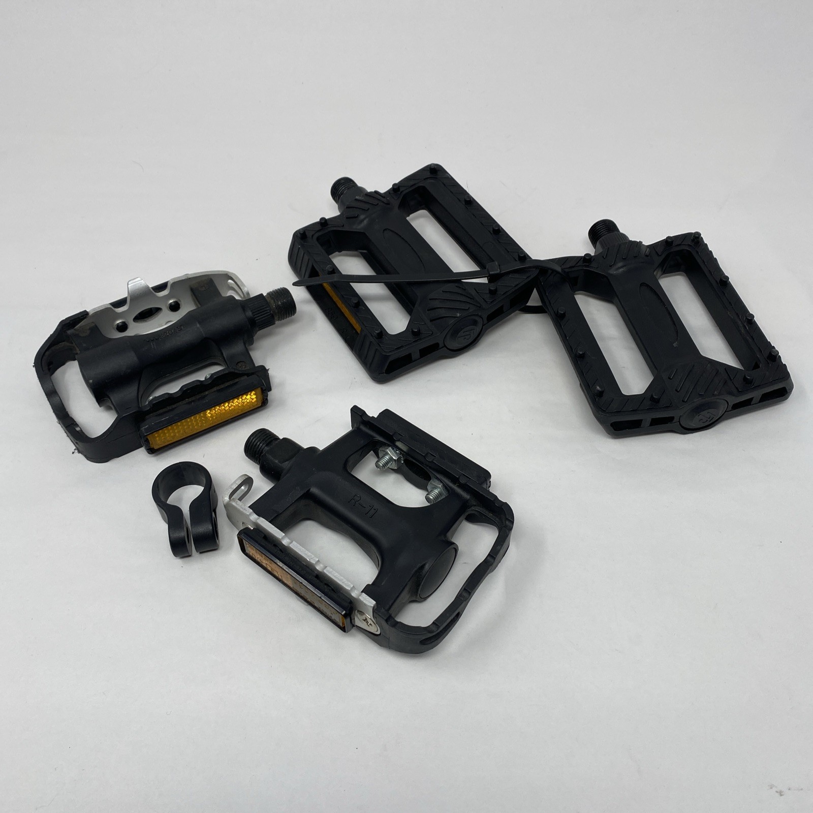 2 Pairs Bike Pedals BMX Reflectors Black
