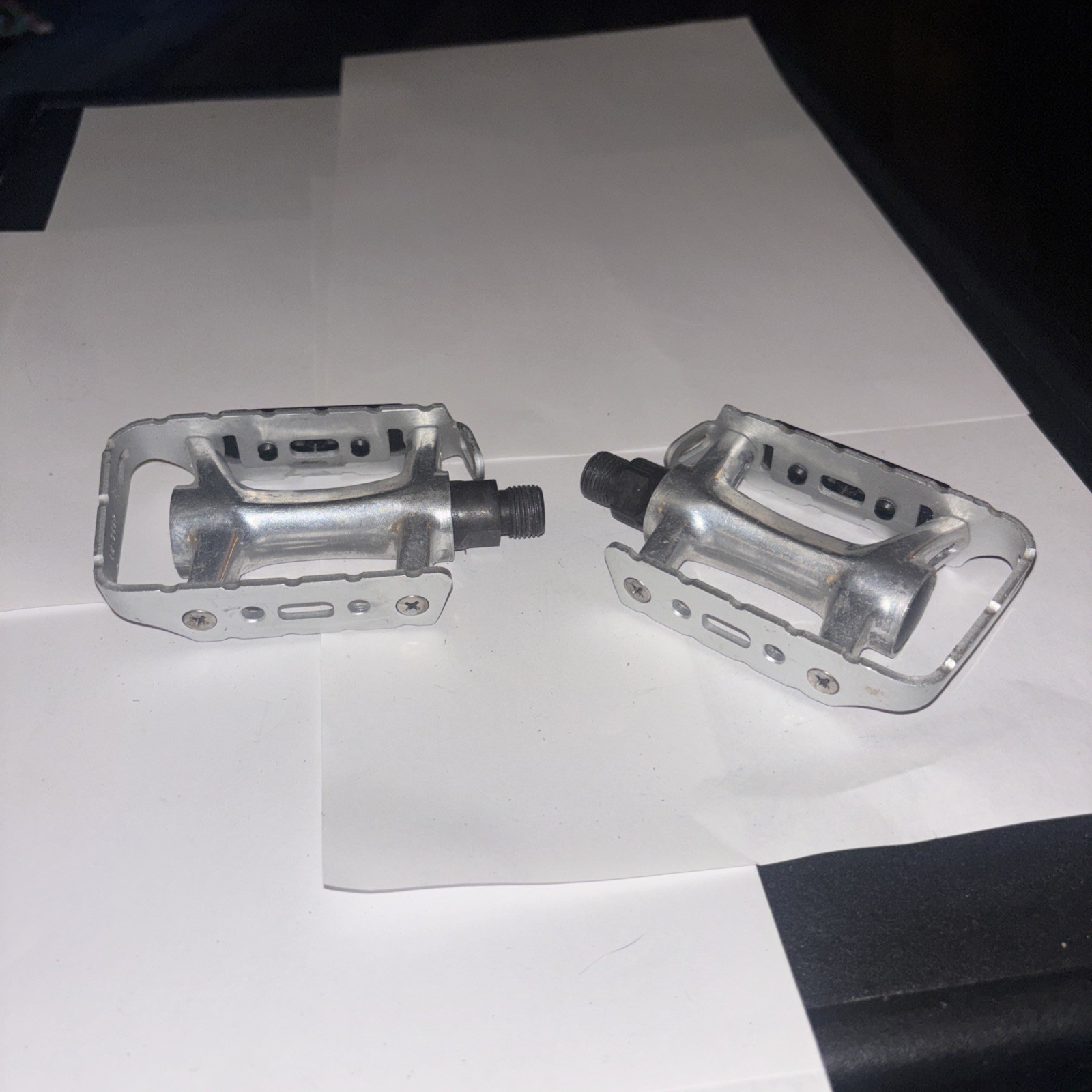 Wellgo LU-944 Mountain Biking Road Touring Pedals 9/16″ Silver Color