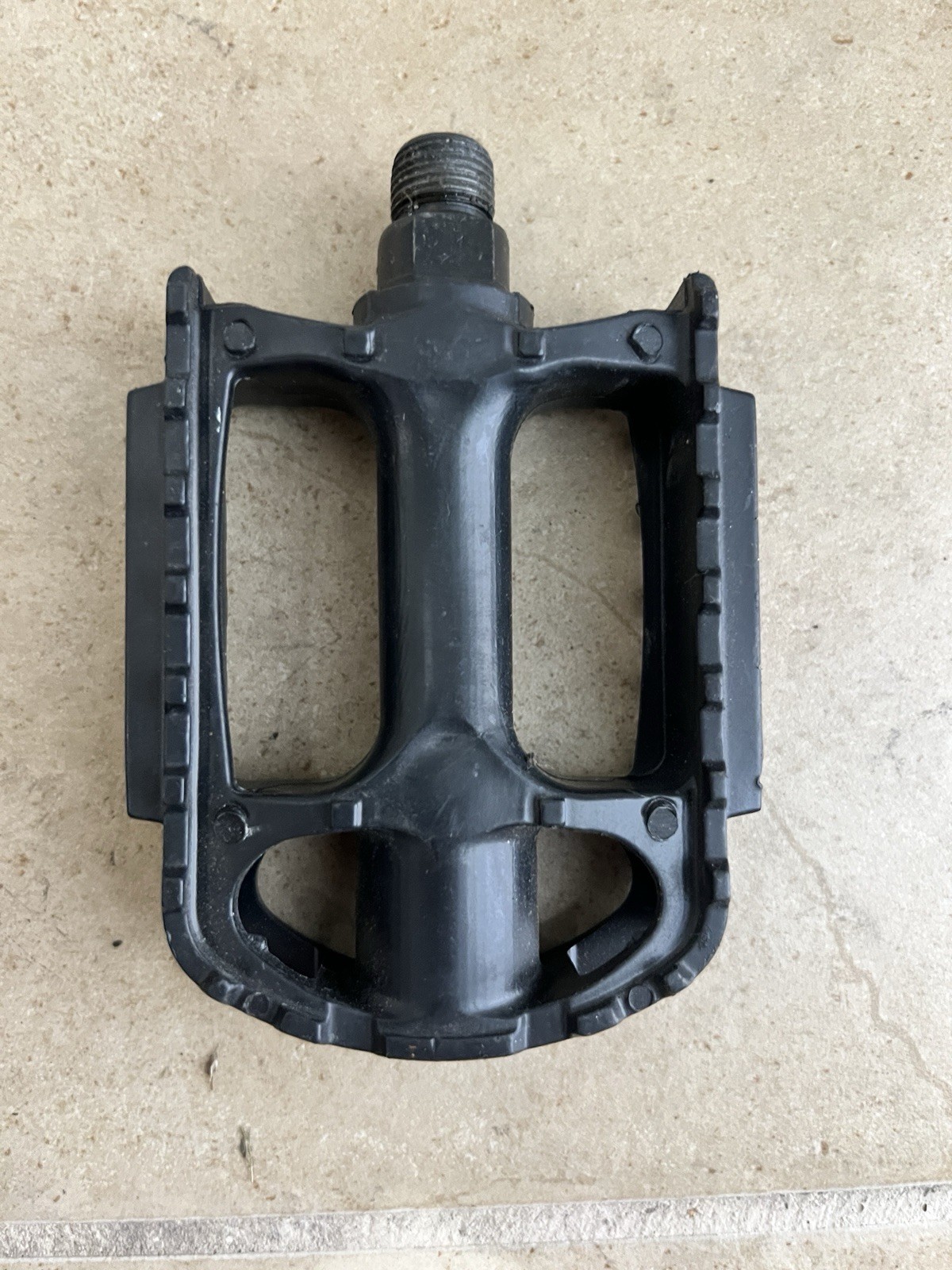 Wellgo Cage Open Platform/flat Right Pedal Plastic Steel Axle MTB 9/16” New