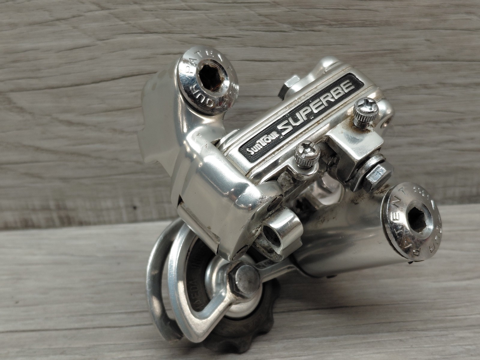 Vintage SunTour Superbe 1st Gen Rear Derailleur Short Cage Silver – Japan