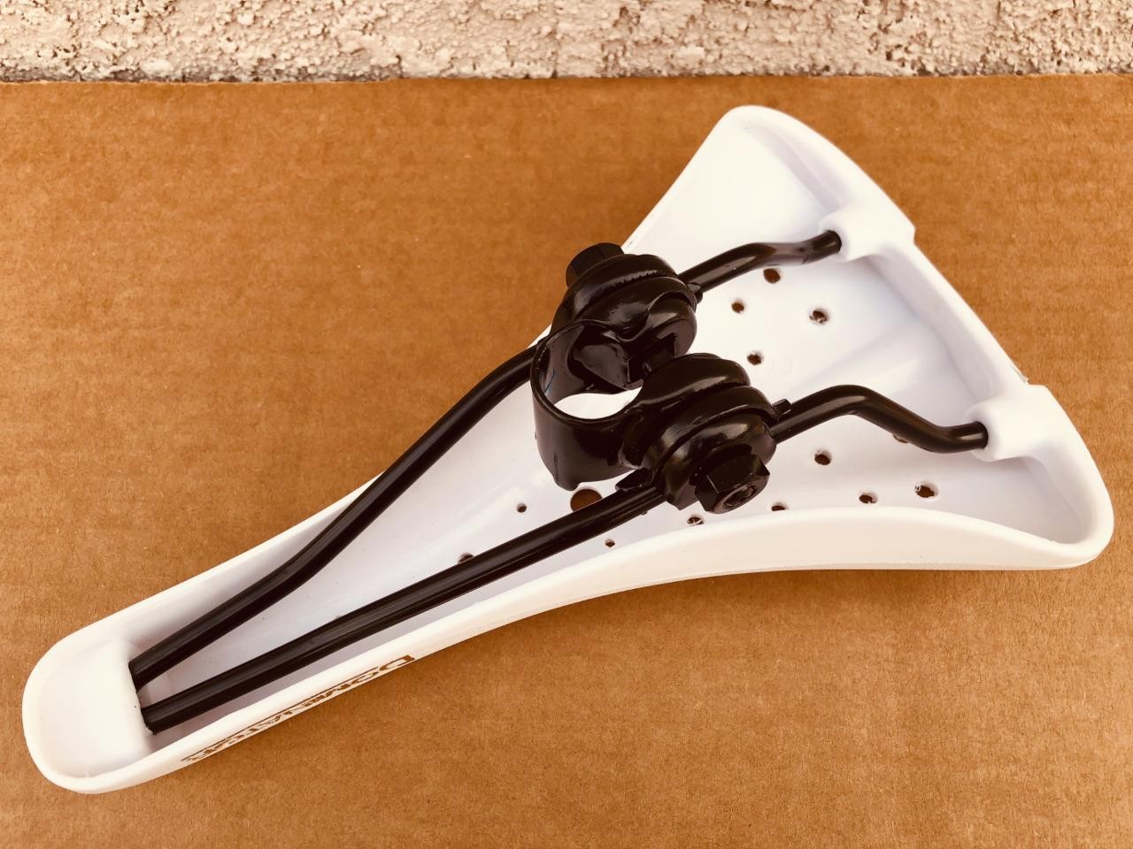 Viscount Dominator Seat Old School Bmx Hard Shell WHITE saddle Grips GT DYNO