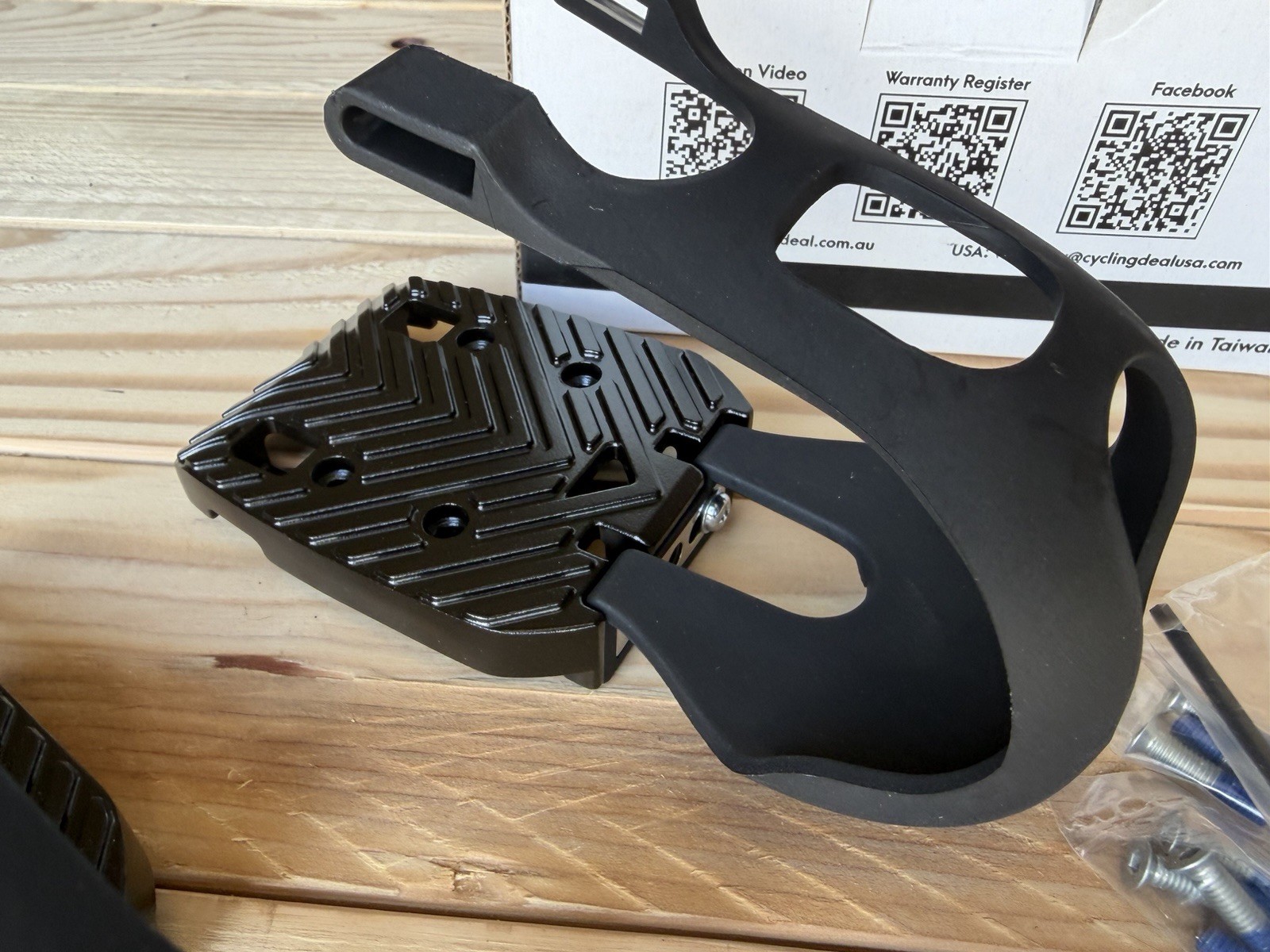 CyclingDeal Pedals Platform Adapters with Toe Clips & Straps