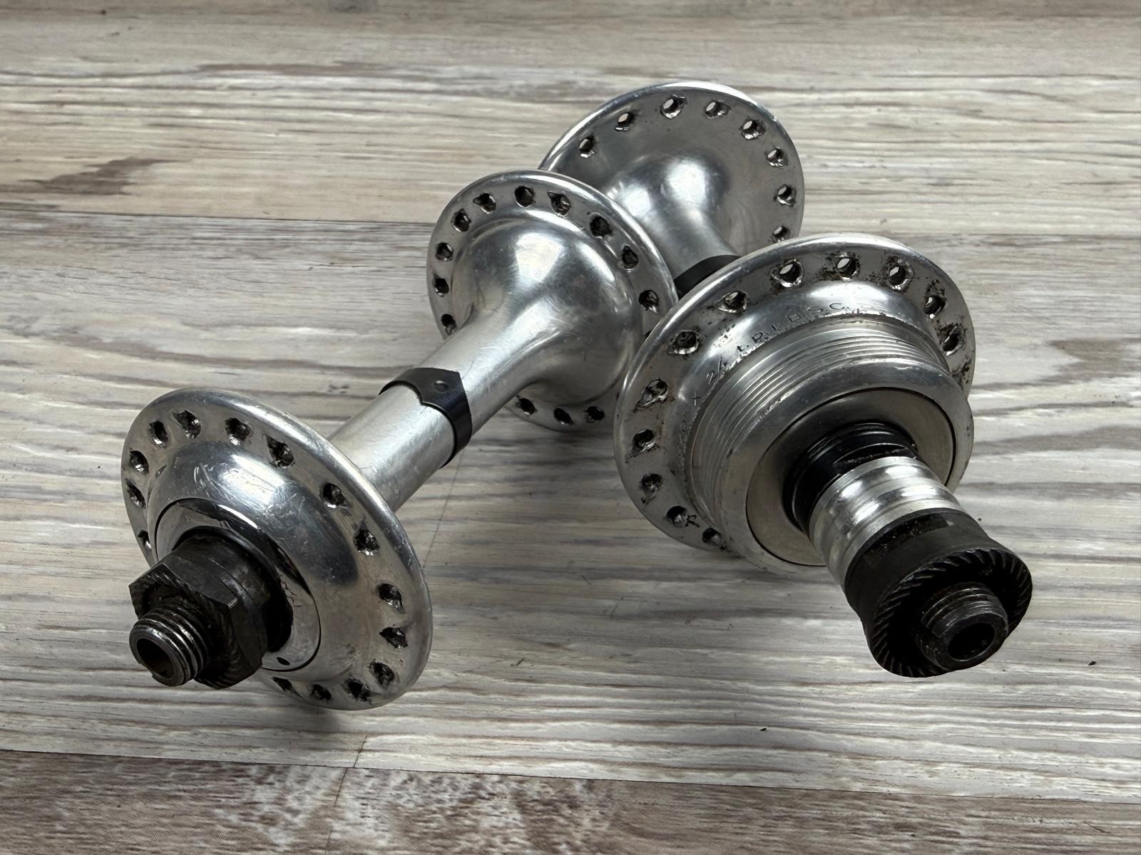 Vintage Campagnolo Nuovo Record Hubs 18h 100 / 126mm