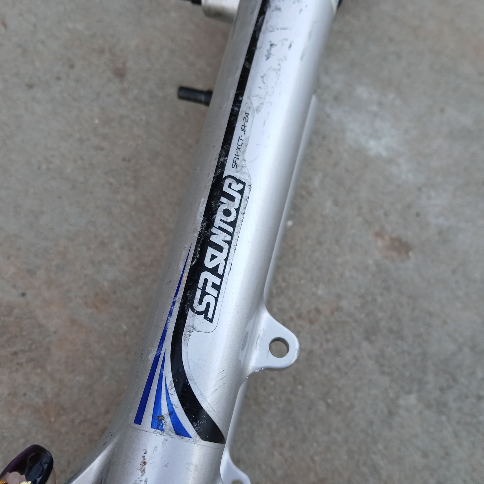 SR Suntour Suspension Fork 24.5” SF11-XCT-JR-24 from a Specialized Hotrock