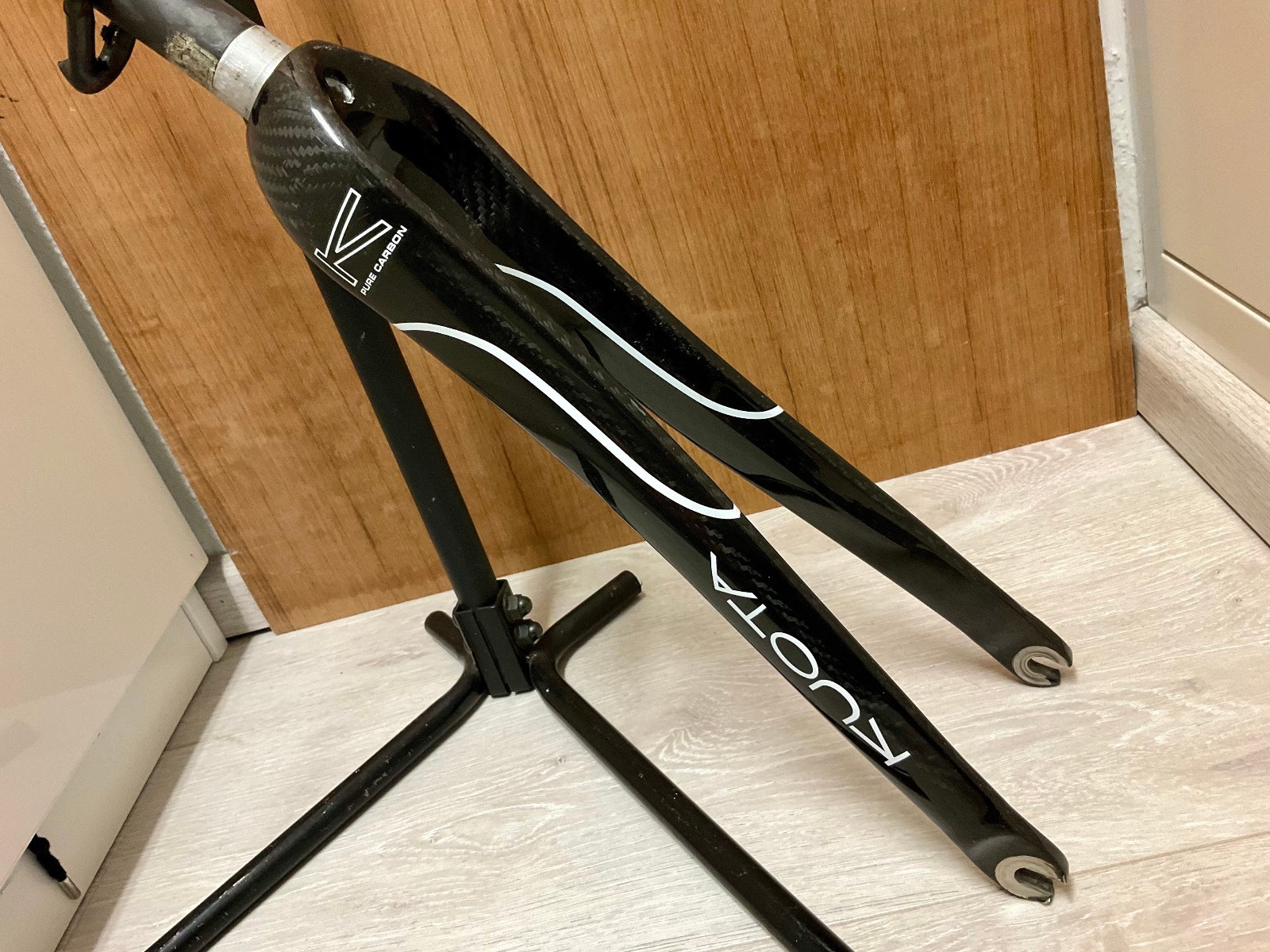 Nice Kuota Pure Carbon Fork / Forks 1 1/8″ 700c Low Miles 365gr. steerer 211mm