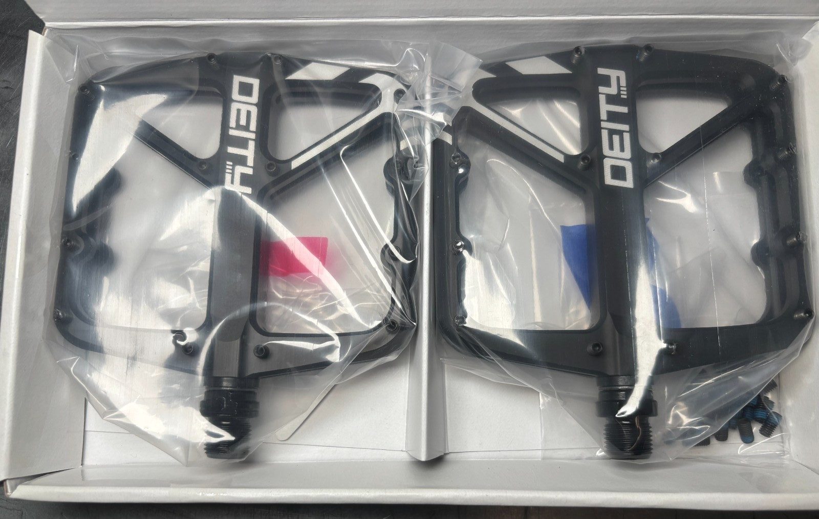 Deity Supervillain Flat Pedals – Black – MTB, DH, E-bike, Enduro, Trail