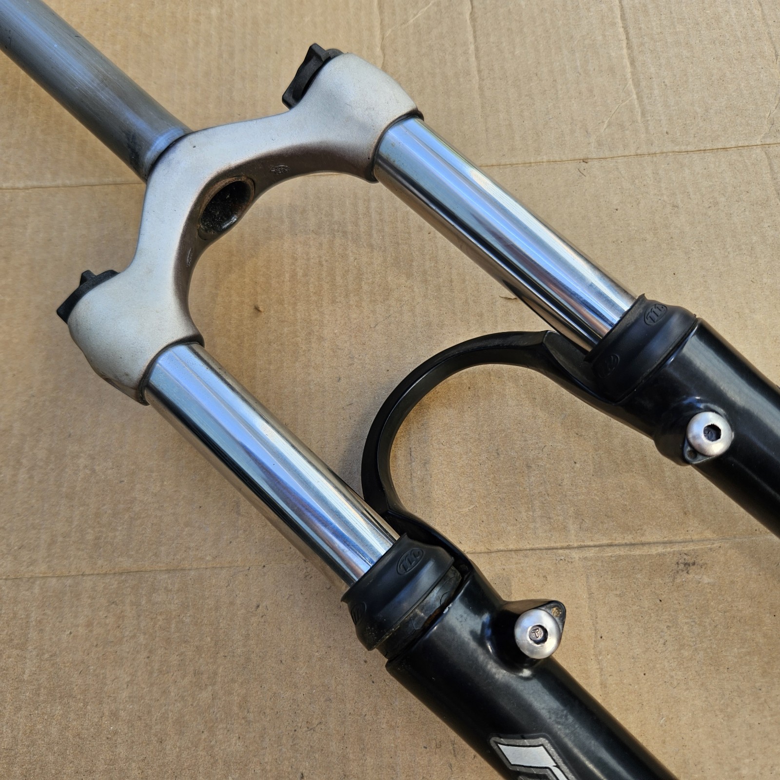 26″ Manitou Six 100mm Mountain Bike Front Fork 1-1/8″ Steerer Disc V Brake