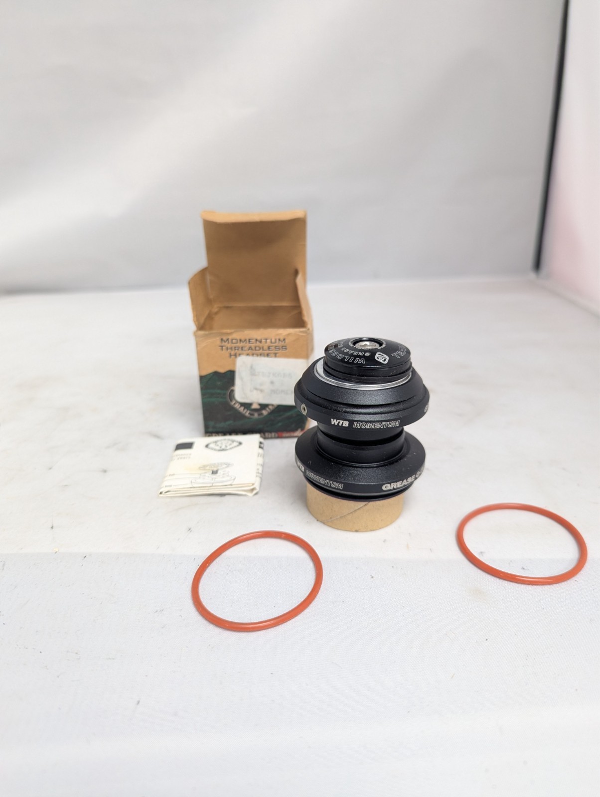 WTB grease guard 1 1/8″ threadless headset in black NOS