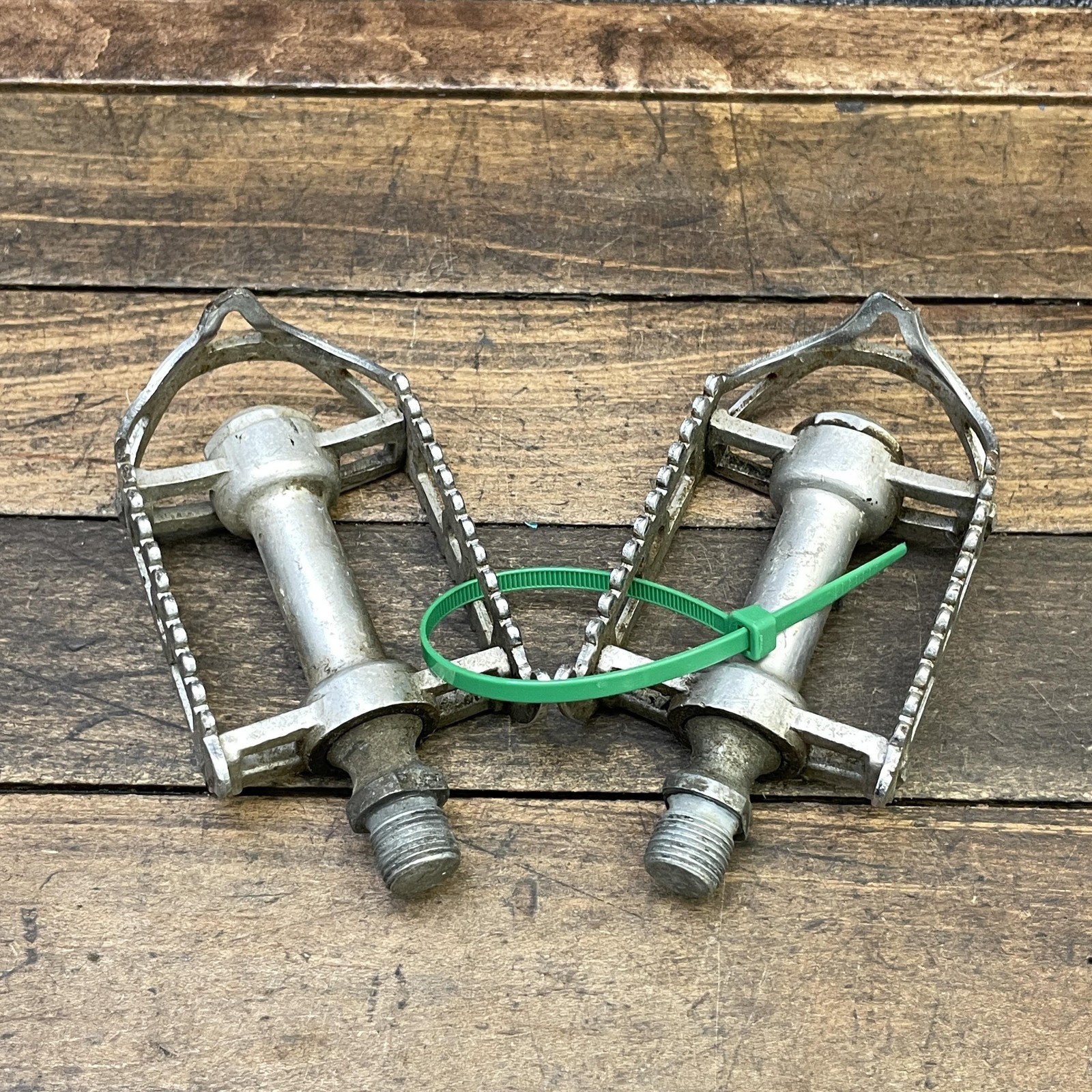 Vintage Atom 700 Platform Bike Pedals Silver Pair 365g Road Touring Alloy
