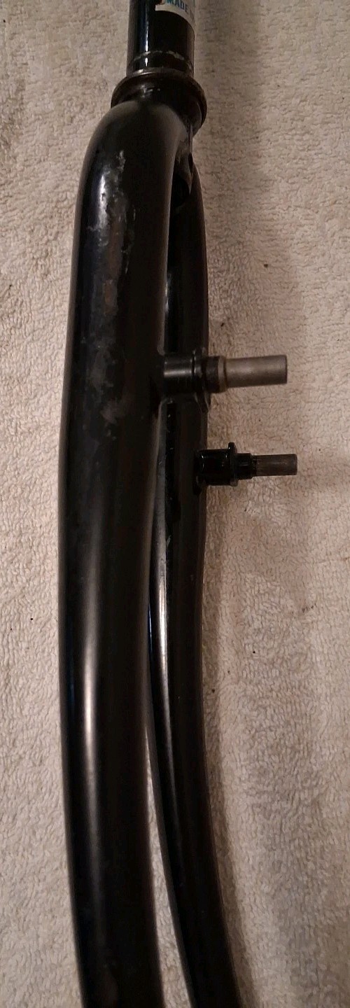 Giant Brand 700c Universal CRMO. Black Taiwan Fork 1″ X 7″ Threaded Gloss Black