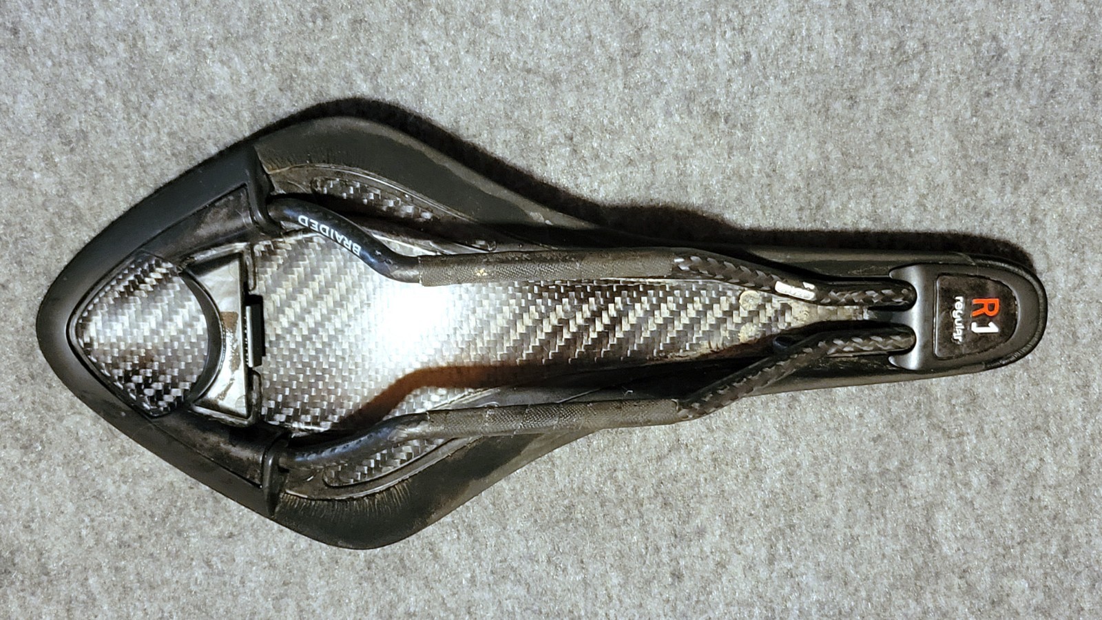 175 Grams! Fizik Arione R1 Carbon Rail Regular Saddle Fi’zi:k 304 X 126 mm