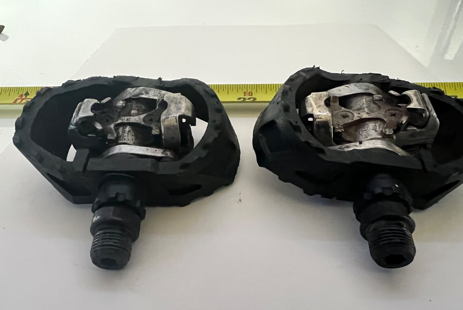 SHIMANO PD-M424 CLIPLESS PEDALS