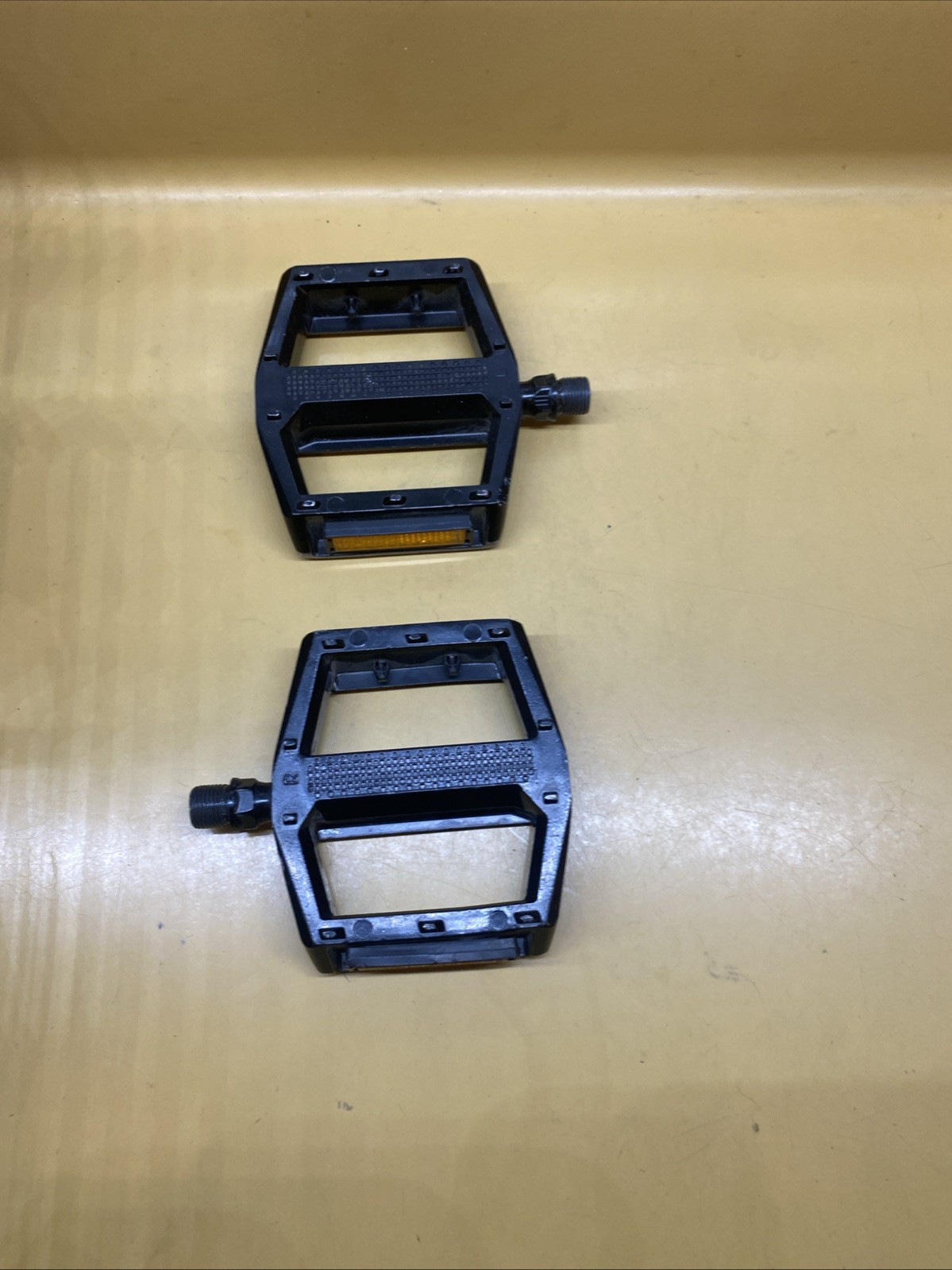 Black HF HF-708 Aluminum 9/16″ Flat / Platform Pinned MTB Pedals With Reflectors