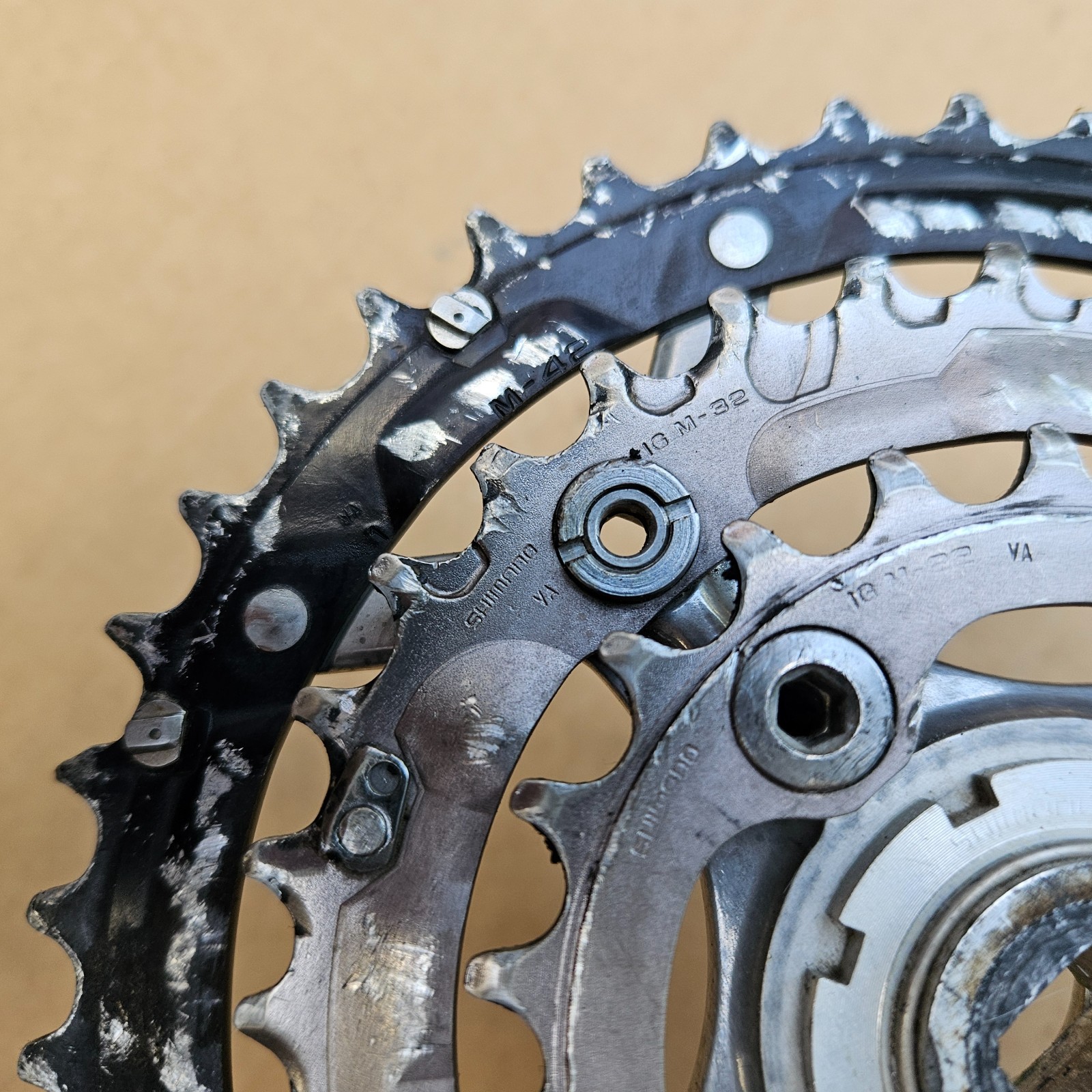 Shimano Deore LX 175mm Triple Crankset FC-M569 44/32/22 Square Taper 104/64 BCD