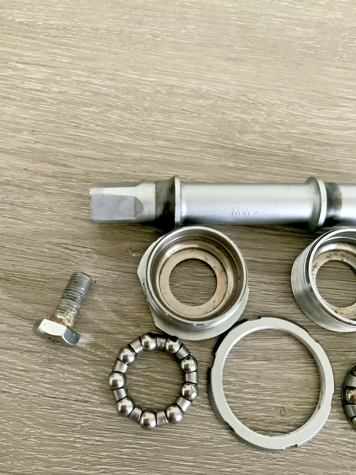 SUGINO BOTTOM BRACKET 68-113 MM BRITISH THREADED SUGINO BOLTS