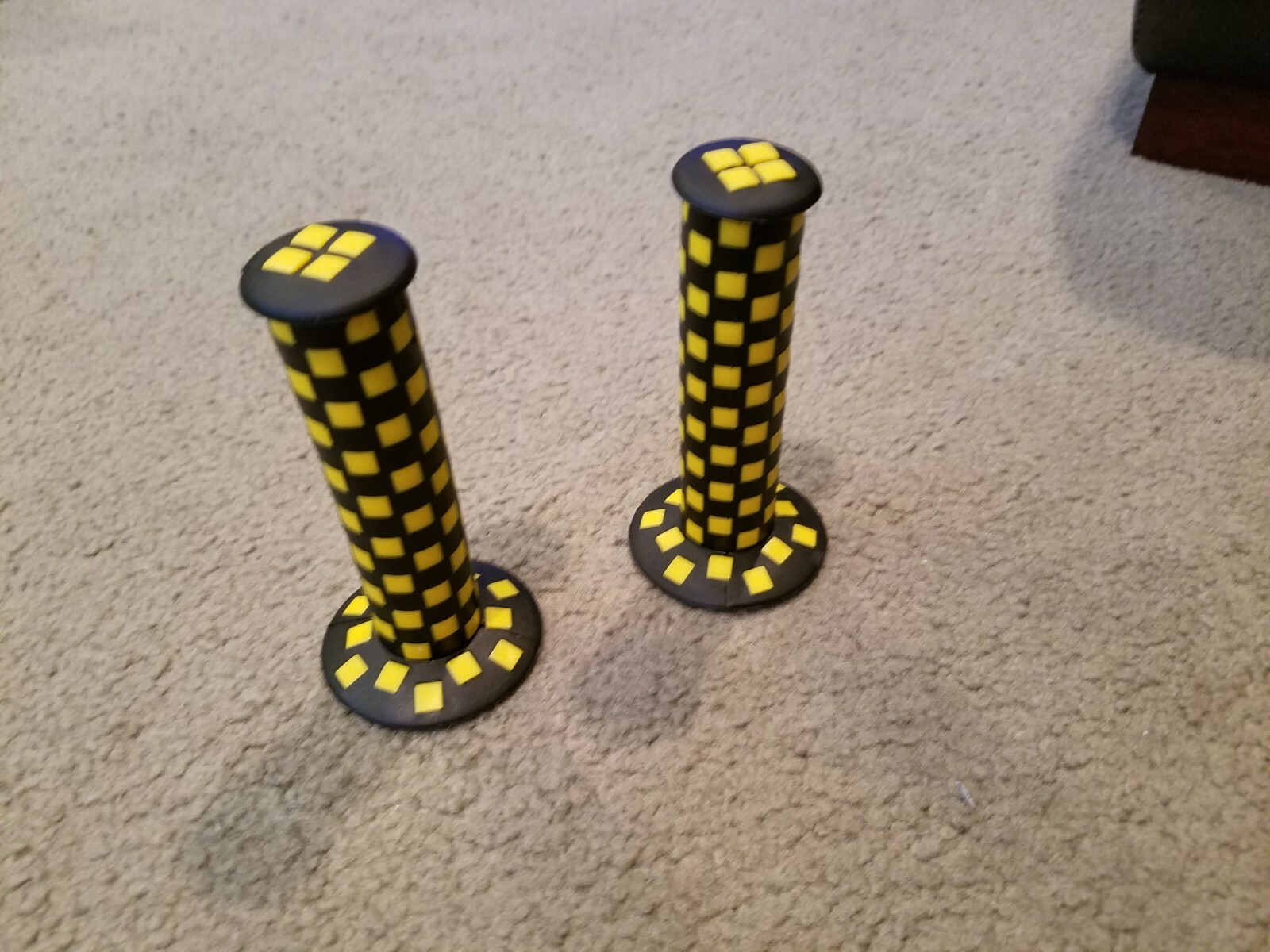 NEW BLACK AND YELLOW OLD SCHOOL BMX CHECKERED BICYCLE GRIPS