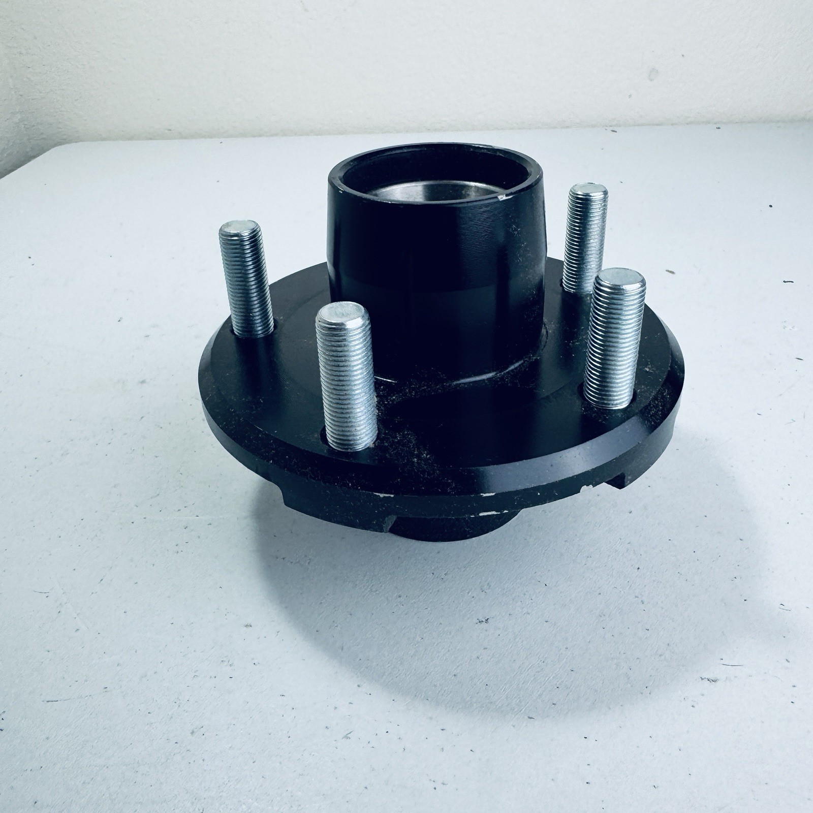 5-Hole, 4.5″ Trailer Hub Kit for, 2000 lb. 1″ Spindle That uses L44643 Trailer