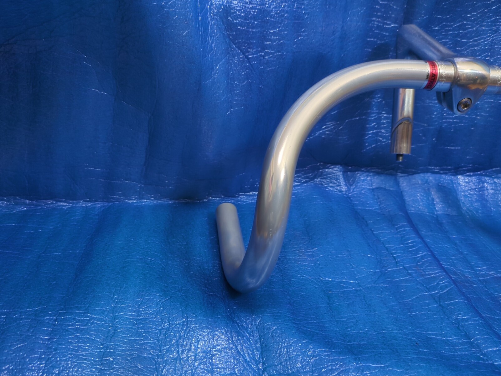 Nitto B123 Aluminium 370mm NJS Handlebar + Nitto Jaguar 110mm Alminium Stem