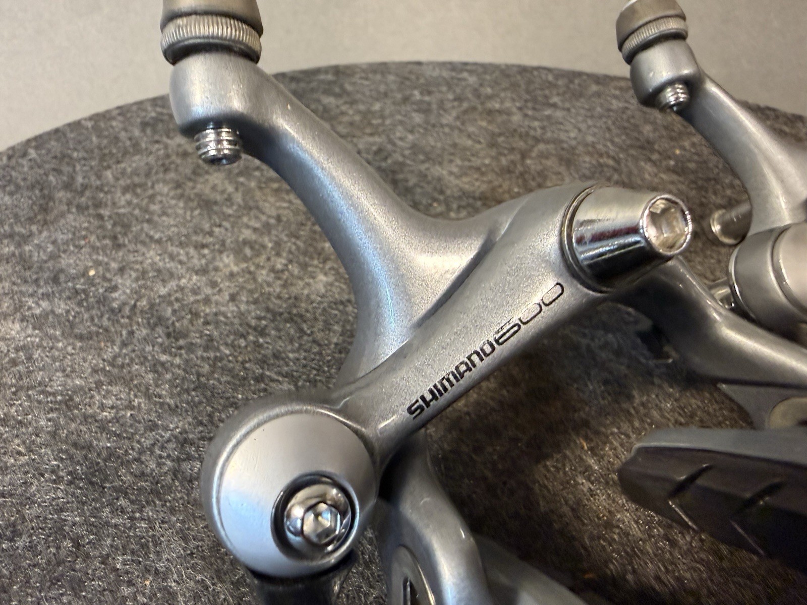 New-Old-Stock Shimano 600/Ultegra Brake Caliper Set…BR-6400.