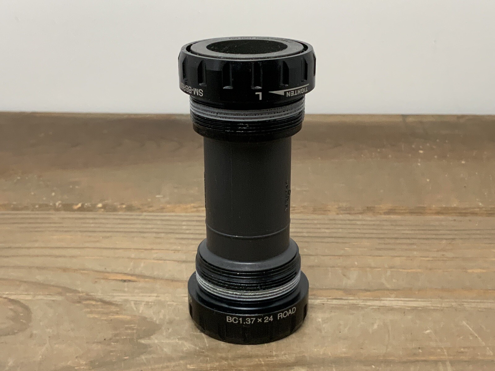Shimano Ultegra SM-BBR60 Road Bicycle Bottom Bracket Black 68 / English Threaded