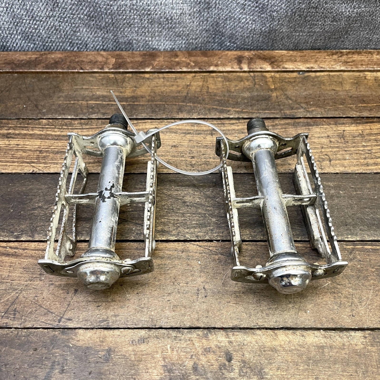 Vintage Windsor Bike Pedals 9/16 Silver Pair 70s Reflector Road Touring