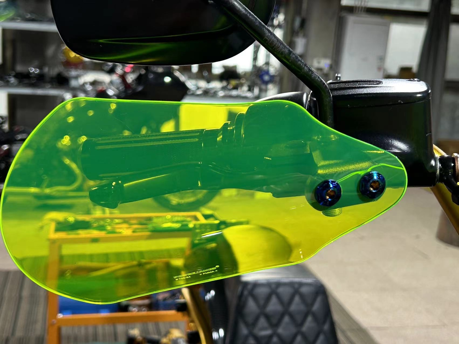Green Acrylic Hand Grips Protector Windshield For Harley Softail Dyna Touring