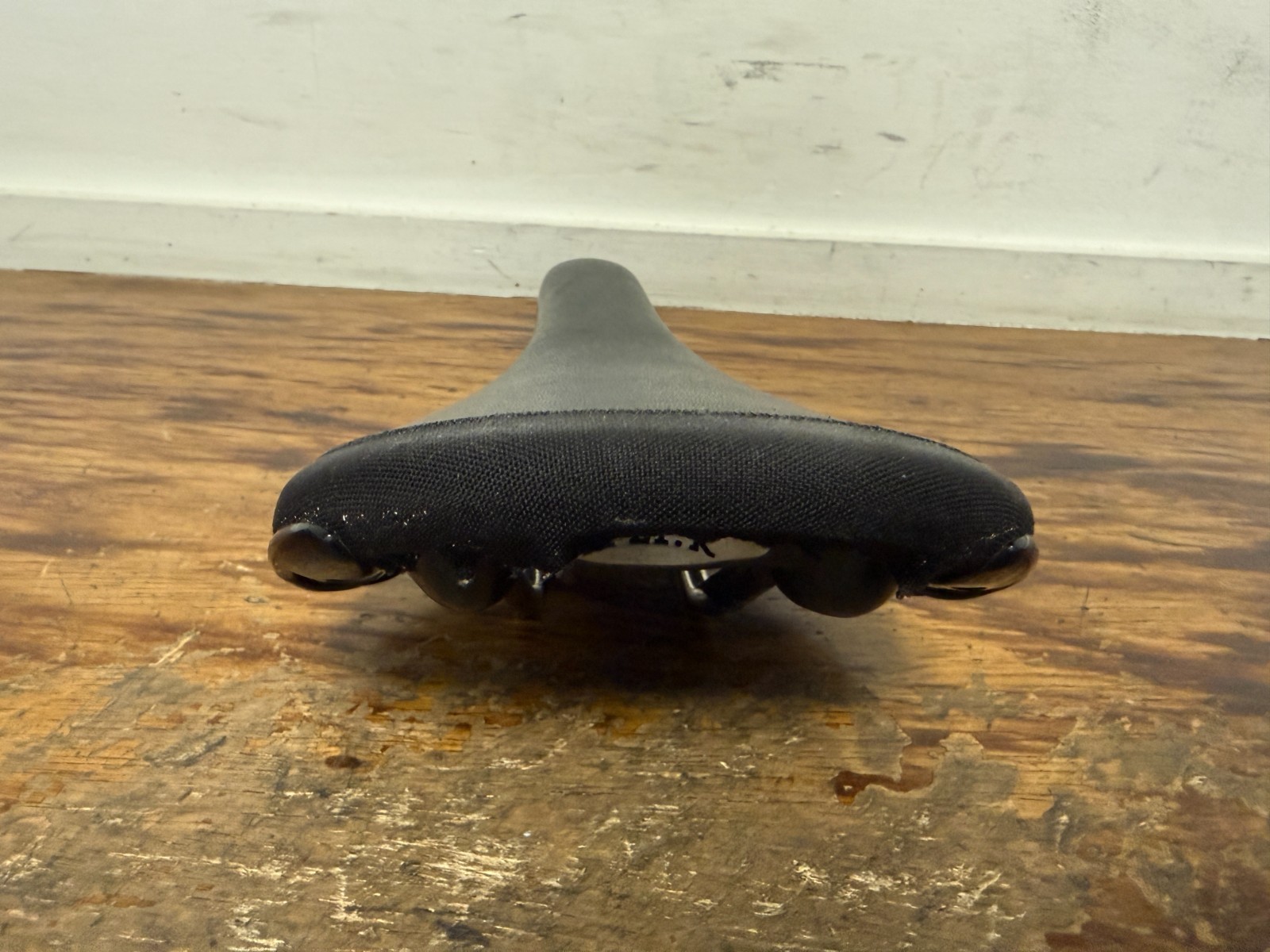 Fizik Aliante R3 Saddle | Kium Rails | Carbon Shell | Fabric Scuff Guard