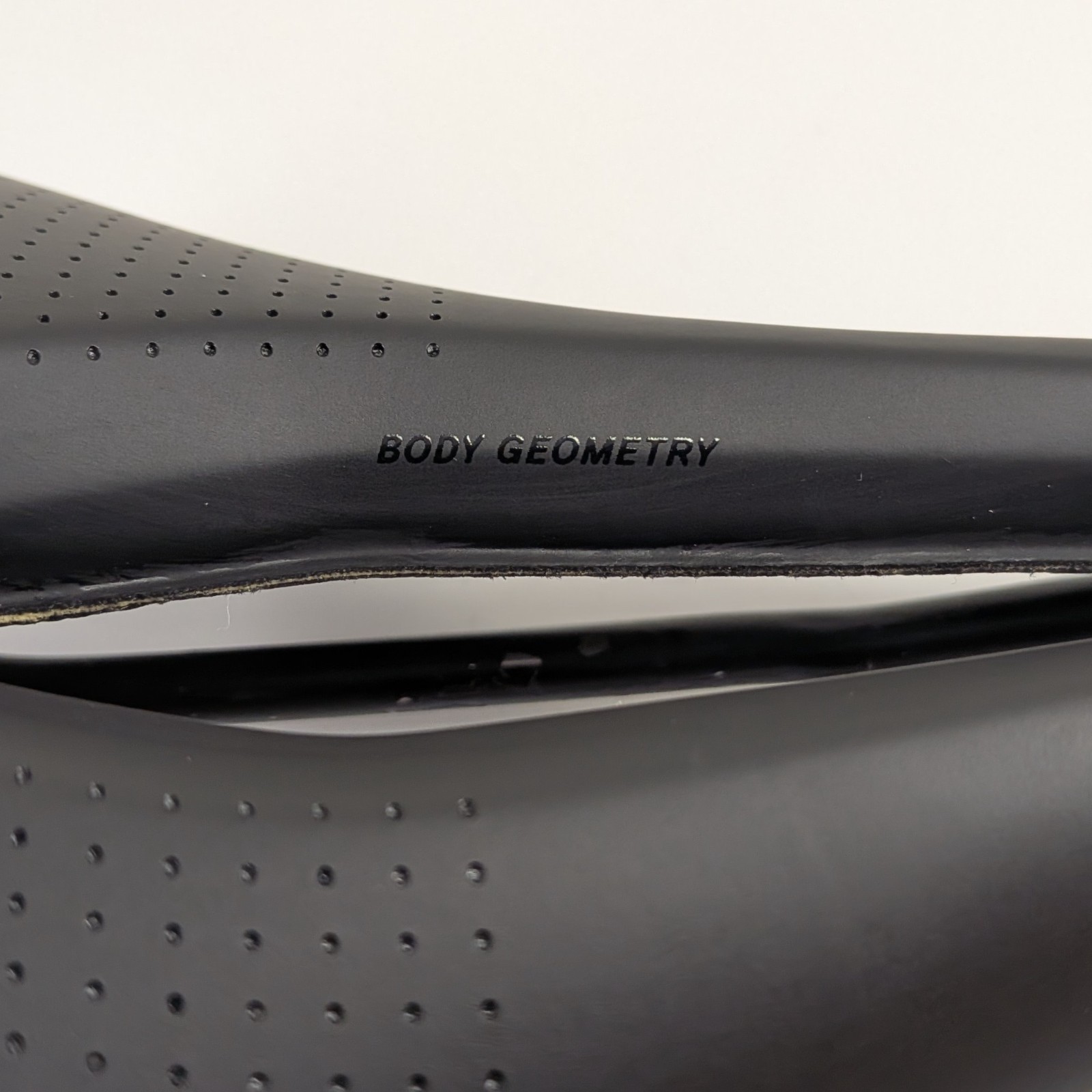 Specialized Body Geometry Short Nose Saddle/Seat ~ 155x240mm ~ 256g ~ Black
