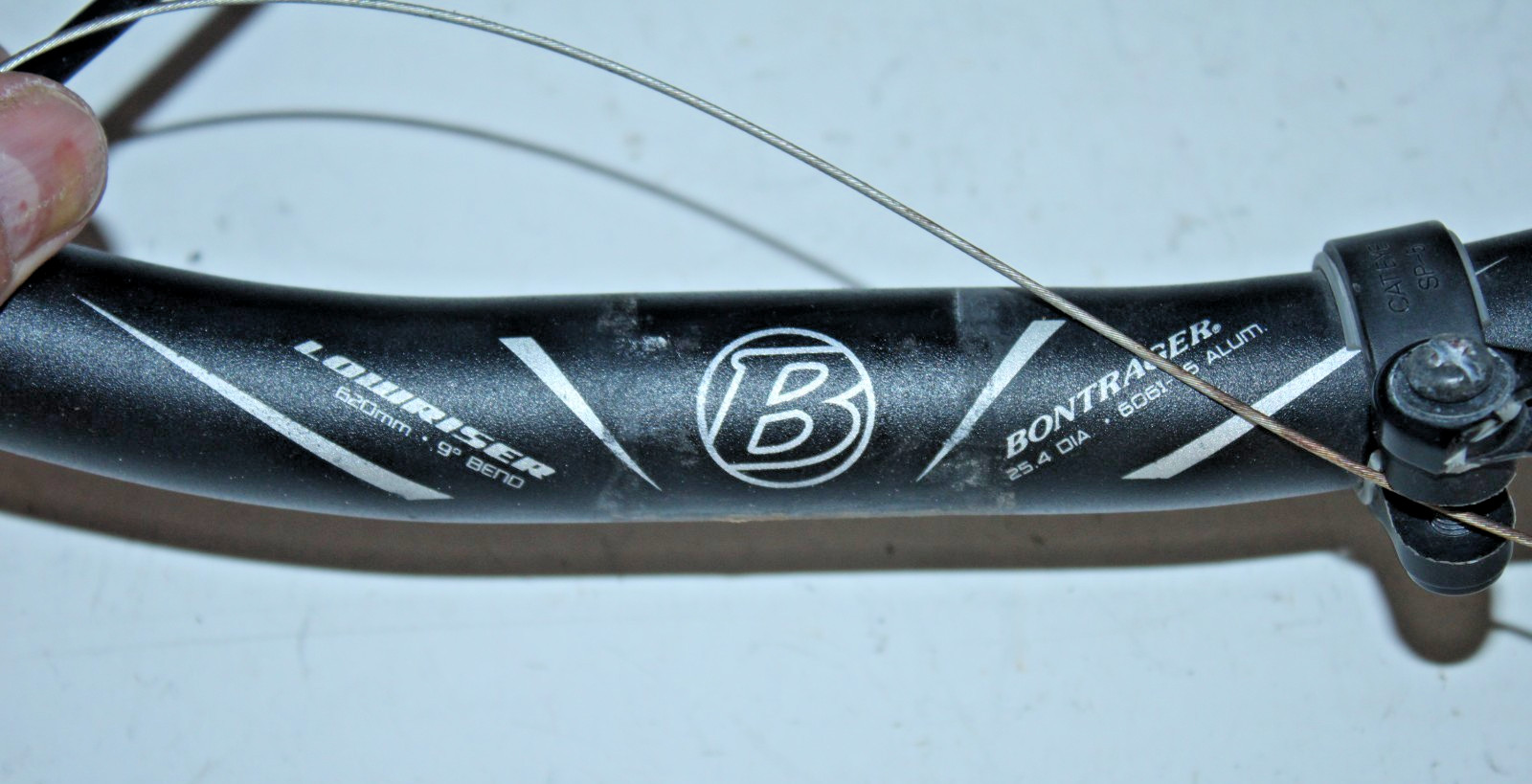 Bontrager Lowrider MTB Handlebar 25.4mm 62cm 9° Bend ST-EF51R/L Trigger Shifters