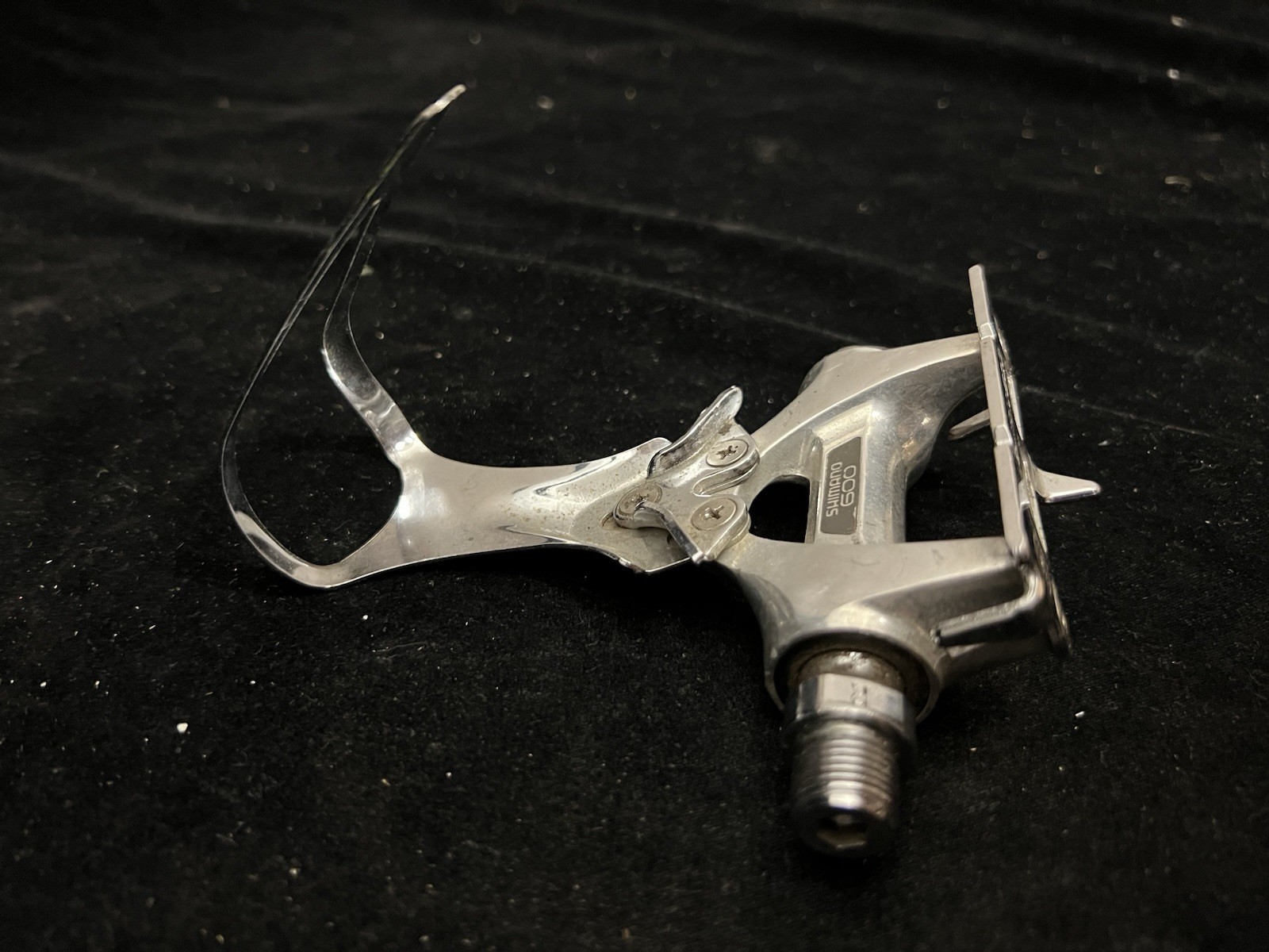 Shimano 600 Right R Aluminum Pedal Cr-Mo Axle Silver Vintage with toe clip
