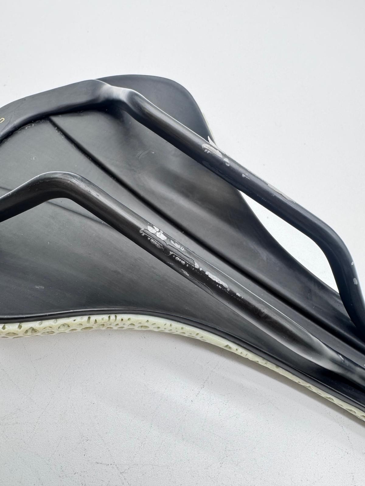 Fizik Versus Evo Adaptive 3D Saddle Carbon Rails «Regular»