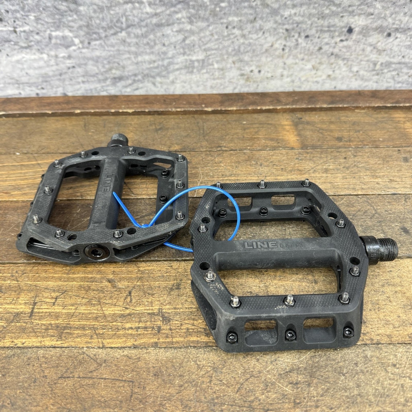 Trek Line Elite Bike Pedals 9/16 Black Pair Pinned MTB Flat Trail DH Platform