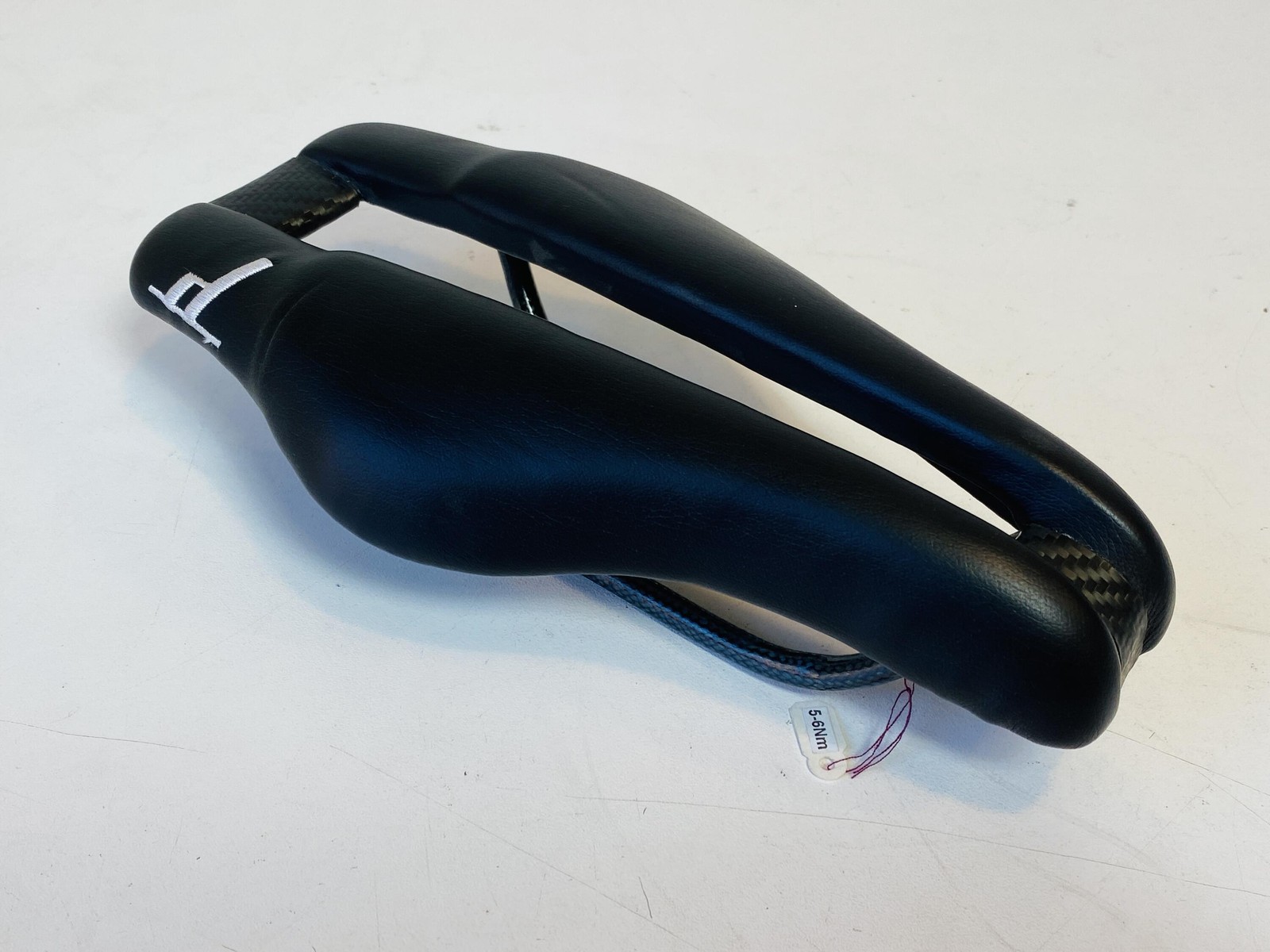 NOS Dash Strike Saddle Narrow 48mm Black Carbon Fiber 130g Gen 1